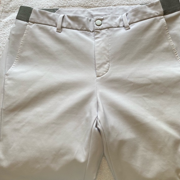Descente Men’s golf pants. Size is 34 and color is White - Picture 4 of 5